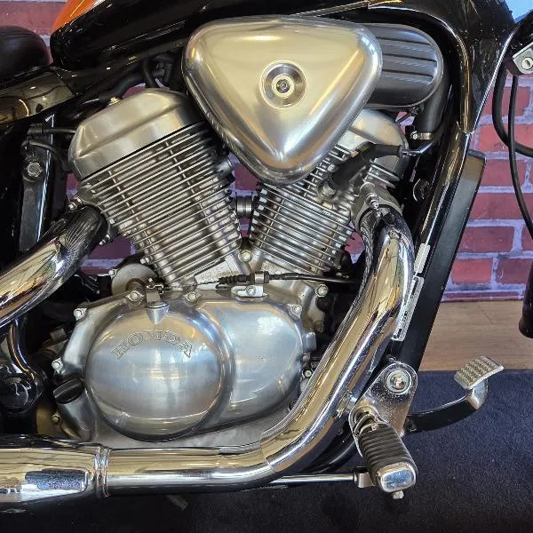 VT SHADOW 600