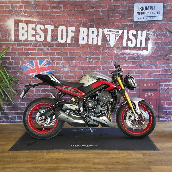 STREET TRIPLE 765 RX