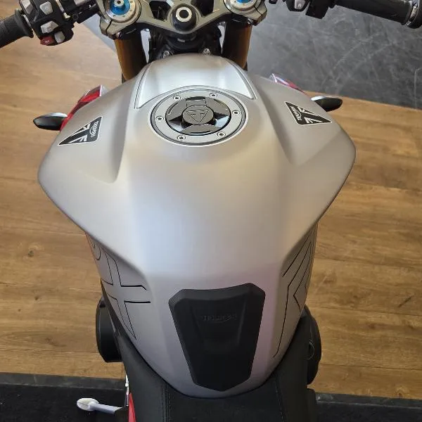 STREET TRIPLE 765 RX