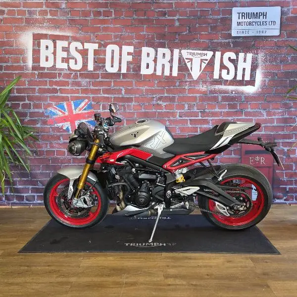 STREET TRIPLE 765 RX