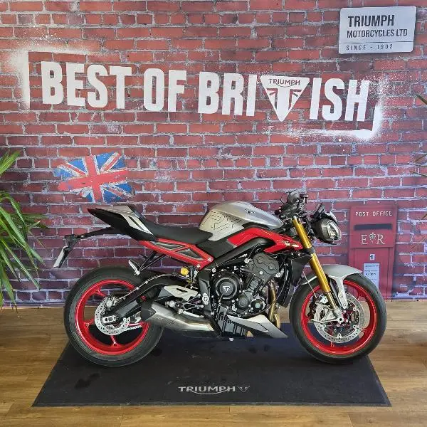 STREET TRIPLE 765 RX
