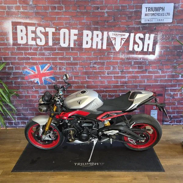 STREET TRIPLE 765 RX