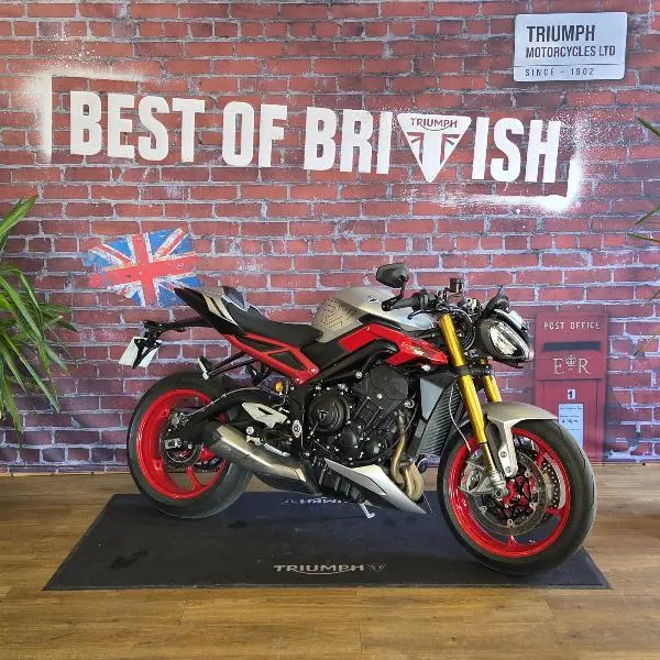 STREET TRIPLE 765 RX