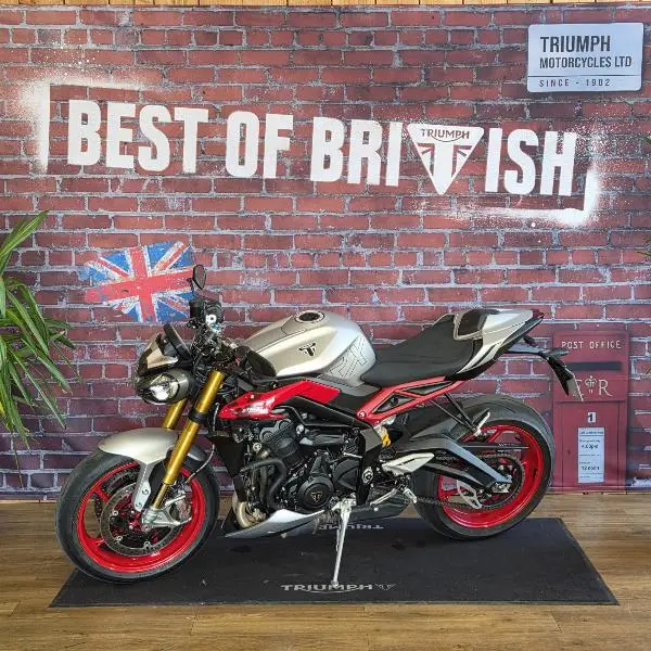 STREET TRIPLE 765 RX
