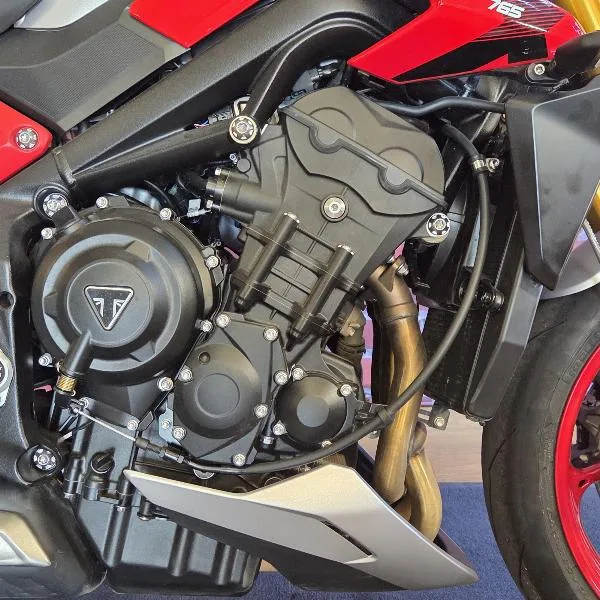 STREET TRIPLE 765 RX