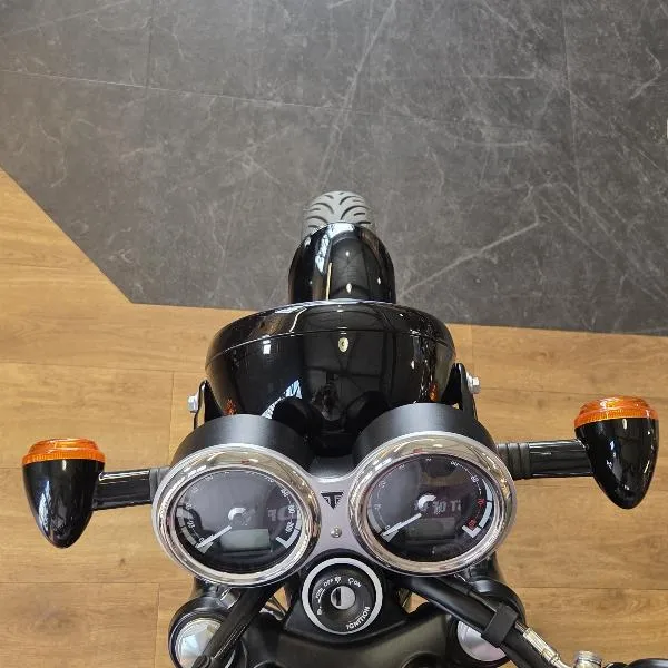 Bonneville T120 Black