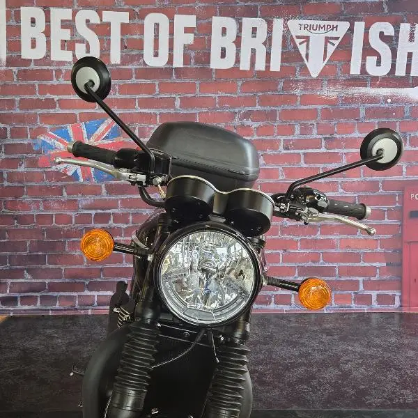 Bonneville T120 Black
