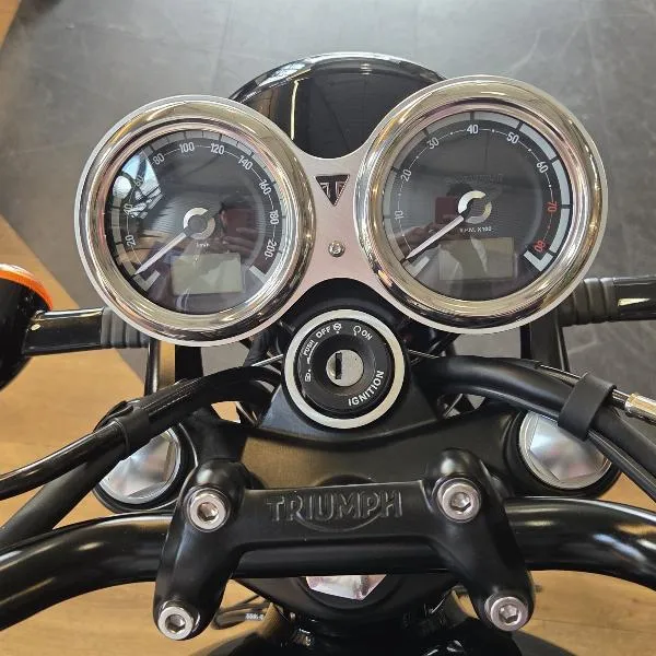 Bonneville T120 Black