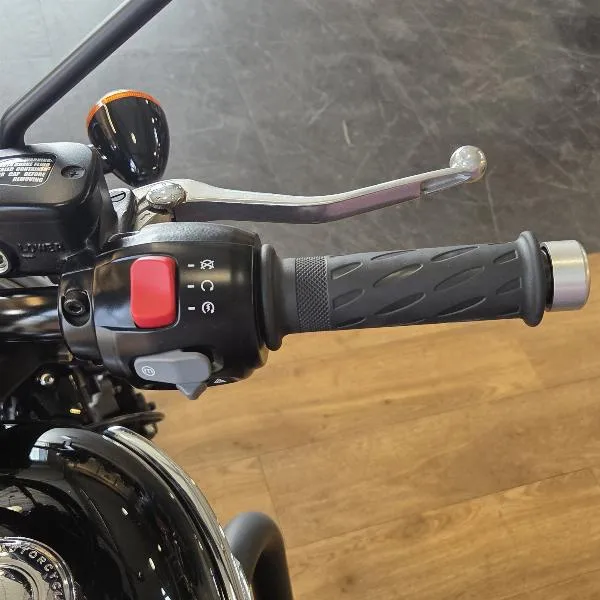 Bonneville T120 Black