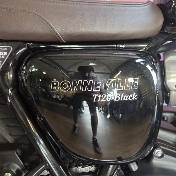 Bonneville T120 Black