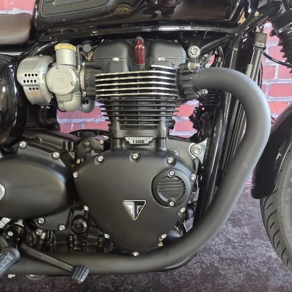 Bonneville T120 Black