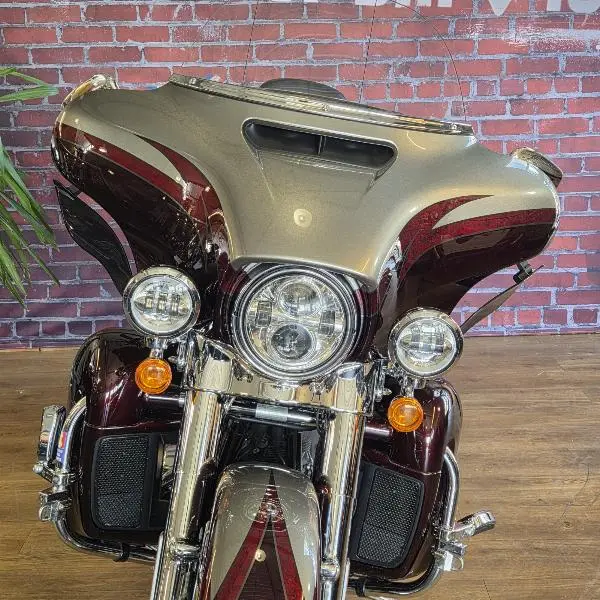 TOURING ELECTRA GLIDE 1800 LIMITED CVO