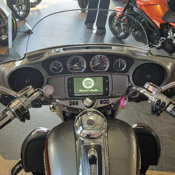 TOURING ELECTRA GLIDE 1800 LIMITED CVO