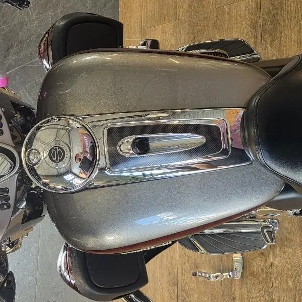 TOURING ELECTRA GLIDE 1800 LIMITED CVO