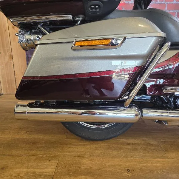 TOURING ELECTRA GLIDE 1800 LIMITED CVO