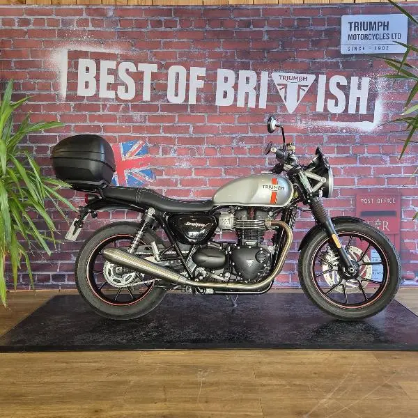 STREET TWIN  900