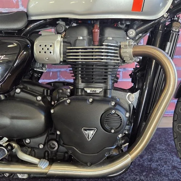 STREET TWIN  900