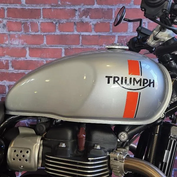 STREET TWIN  900
