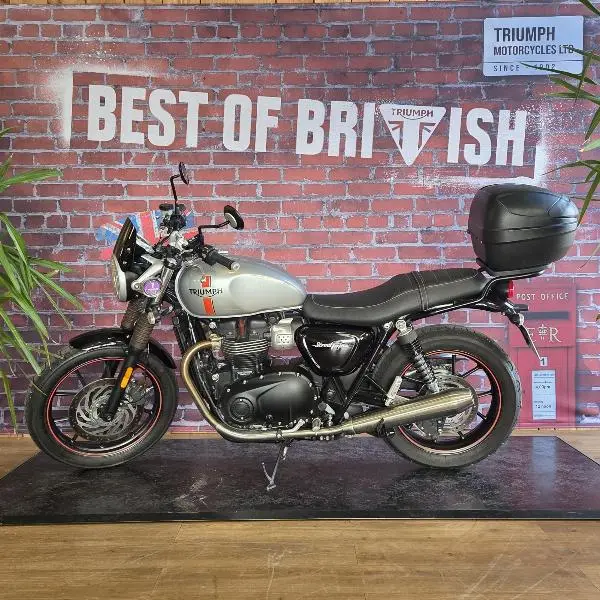 STREET TWIN  900