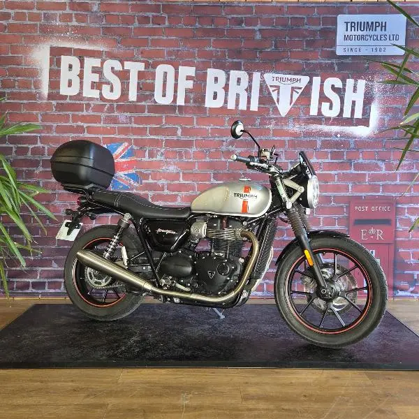 STREET TWIN  900