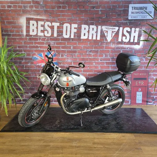 STREET TWIN  900