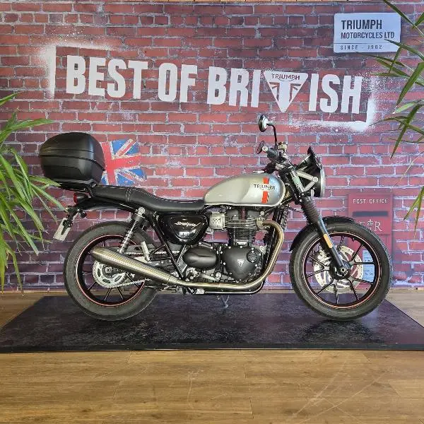STREET TWIN  900