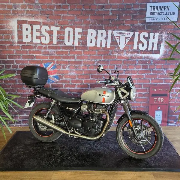 STREET TWIN  900