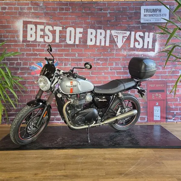 STREET TWIN  900
