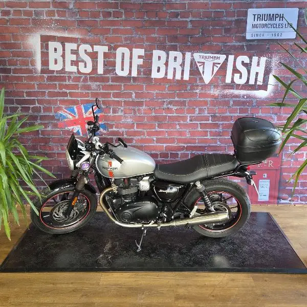 STREET TWIN  900