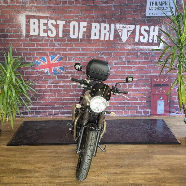 STREET TWIN  900