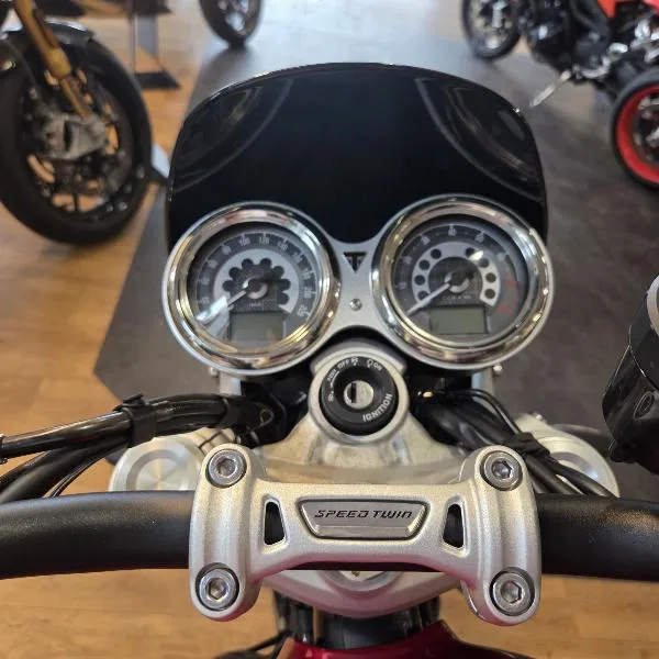 SPEED TWIN 1200