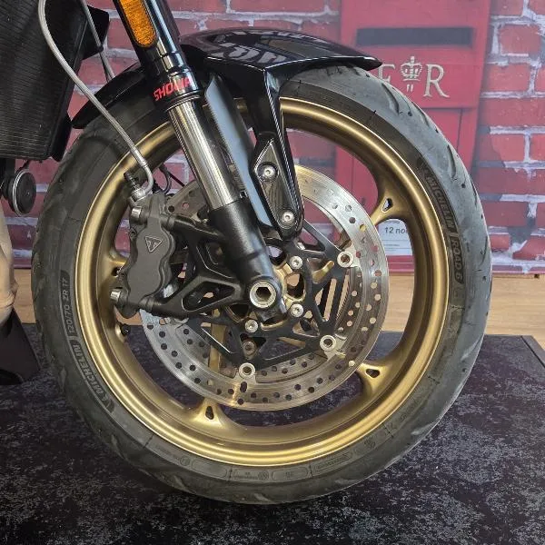 TRIDENT 800