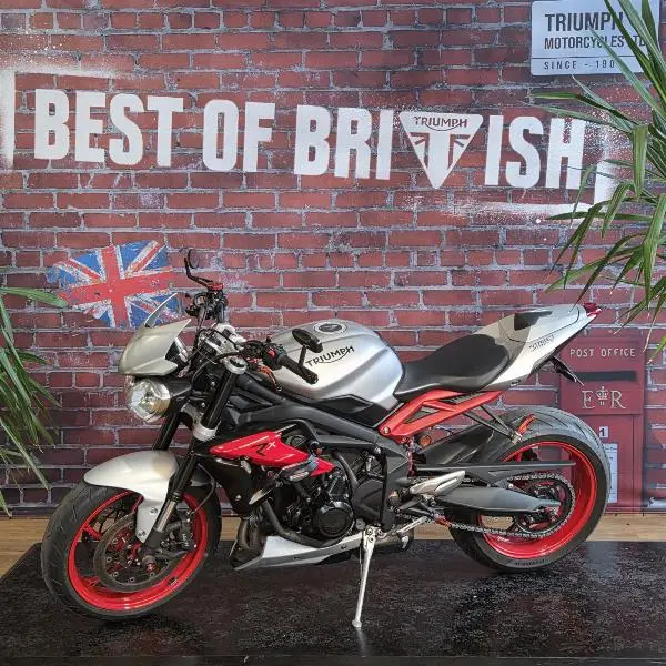 STREET TRIPLE 675 RX