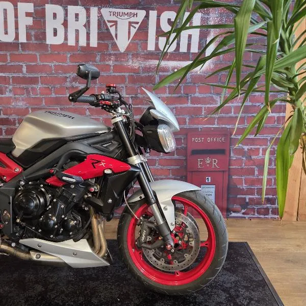 STREET TRIPLE 675 RX