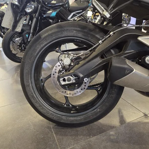 STREET TRIPLE 765 RS