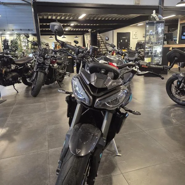STREET TRIPLE 765 RS