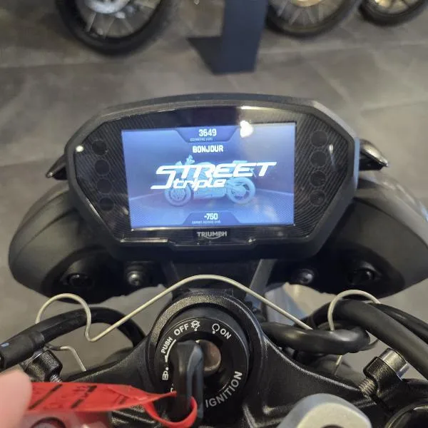 STREET TRIPLE 765 RS