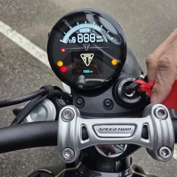 SPEED TWIN 900