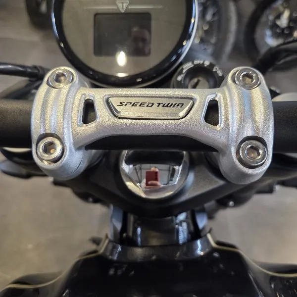 SPEED TWIN 900
