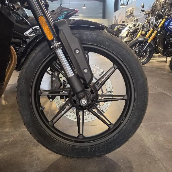 SPEED TWIN 900