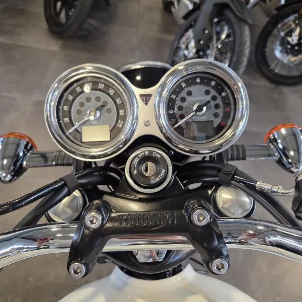 BONNEVILLE T120