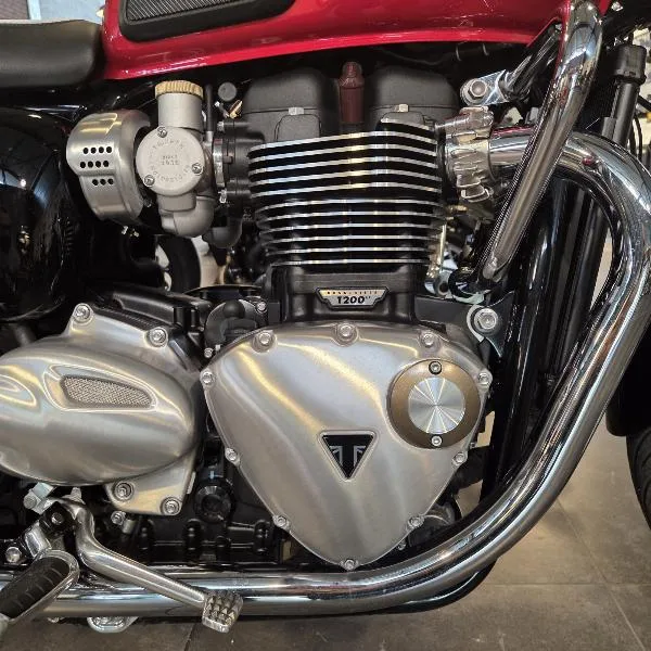 BONNEVILLE T120
