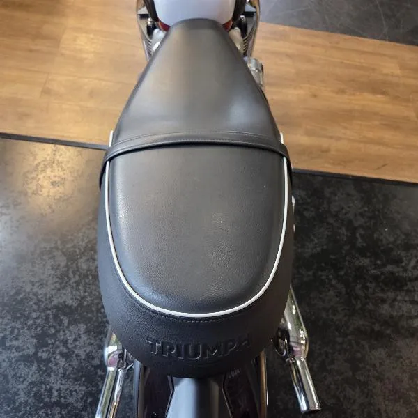 Bonneville T100