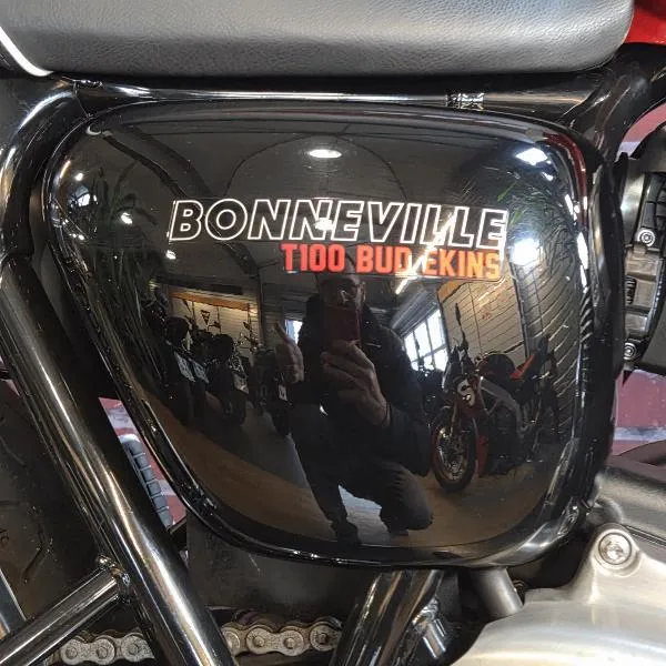 Bonneville T100