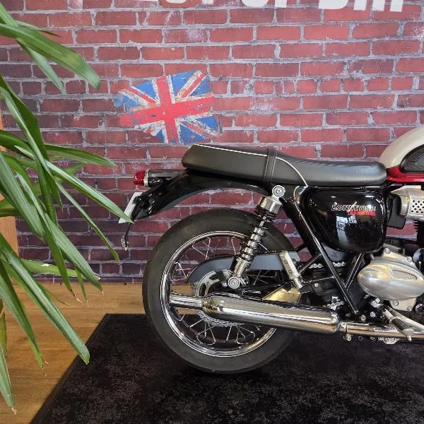 Bonneville T100
