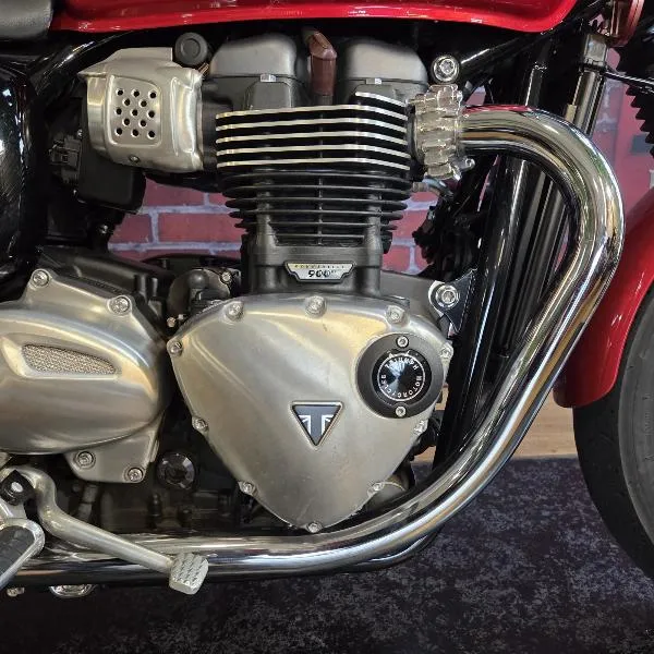 Bonneville T100