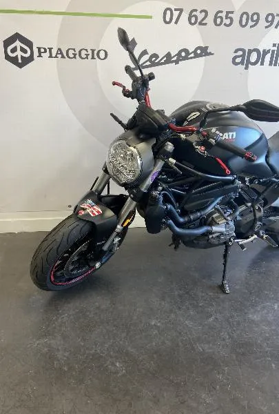 MONSTER 821