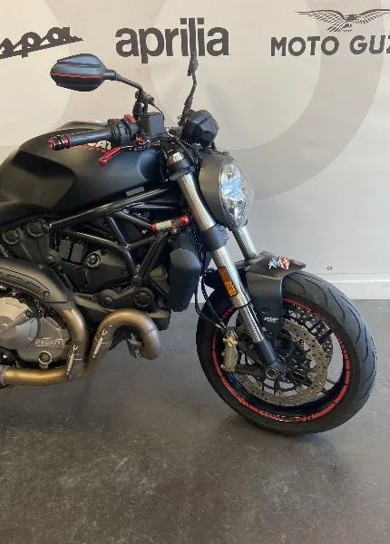 MONSTER 821