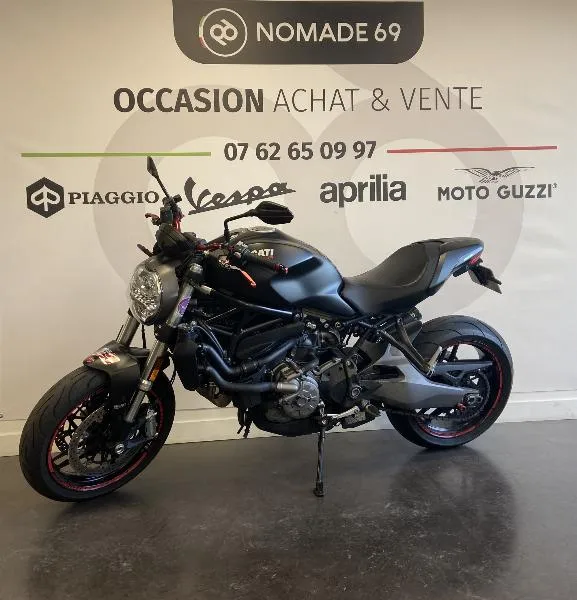 MONSTER 821