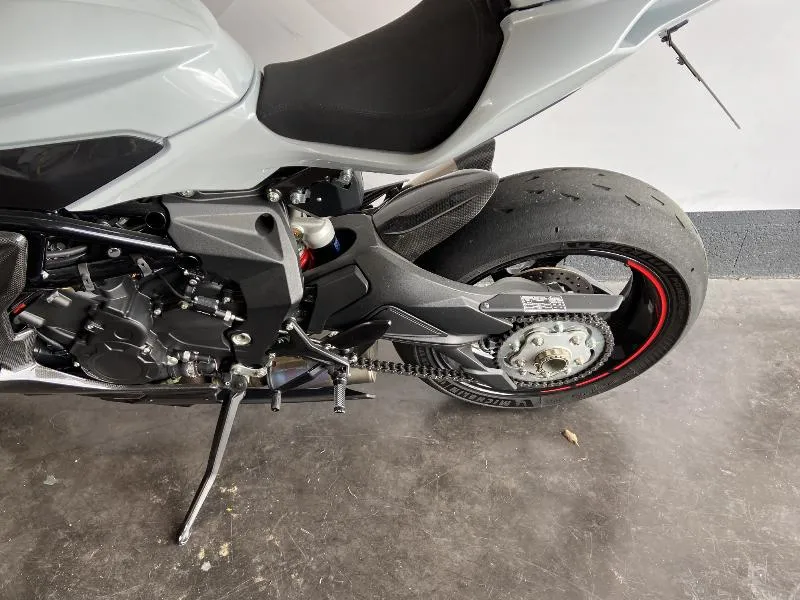 F3 800